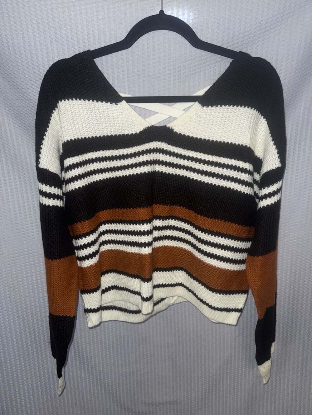 Full Circle Trends Women's Striped Lace-Up Back Pullover Sweater Size Large